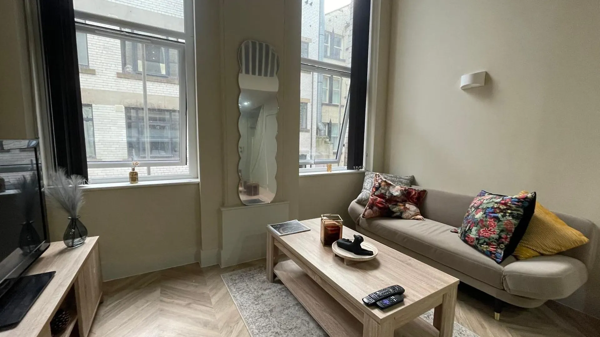 Luxury Mezzanine Apartment In Central Leeds